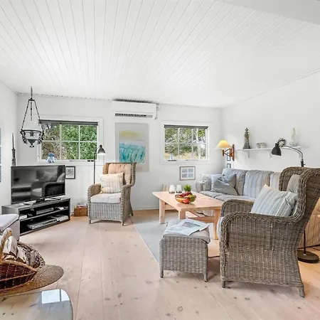 Dines - 1km From The Sea By Interhome *