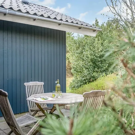 Dines - 1km From The Sea By Interhome *