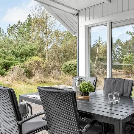 Dines - 1km From The Sea By Interhome