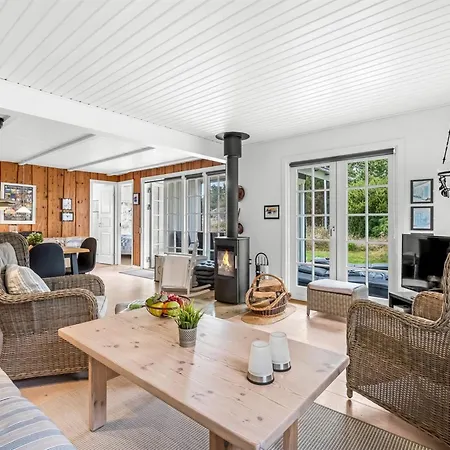 Dines - 1km From The Sea By Interhome *